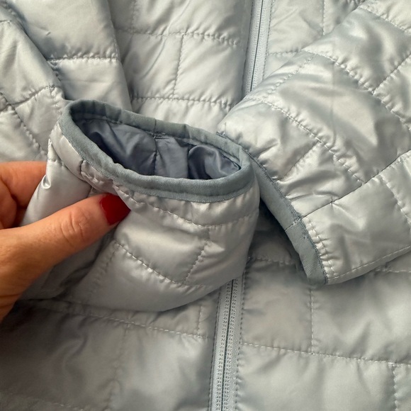 Patagonia Women's Baby Blue Quilted Jacket - Picture 2 of 11
